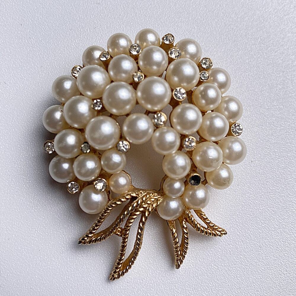 Trifari Pearl Wreath Brooch Gold Tone Rhinestone Bow Vintage